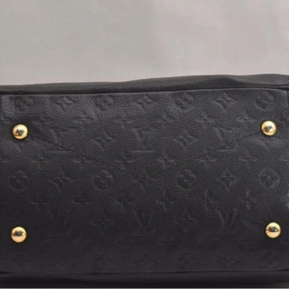 Louis Vuitton Black Leather Artsy with COA